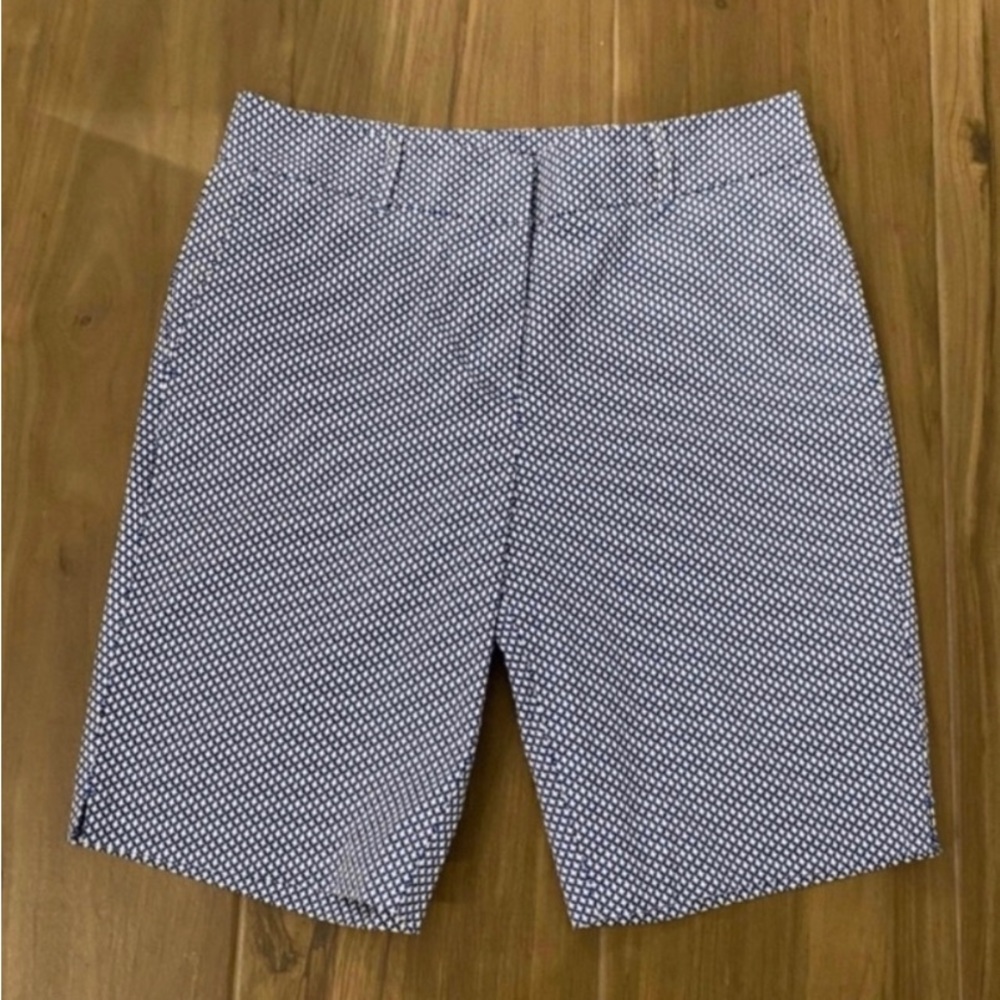 ANN TAYLOR bermuda shorts - blue & white print - size 8